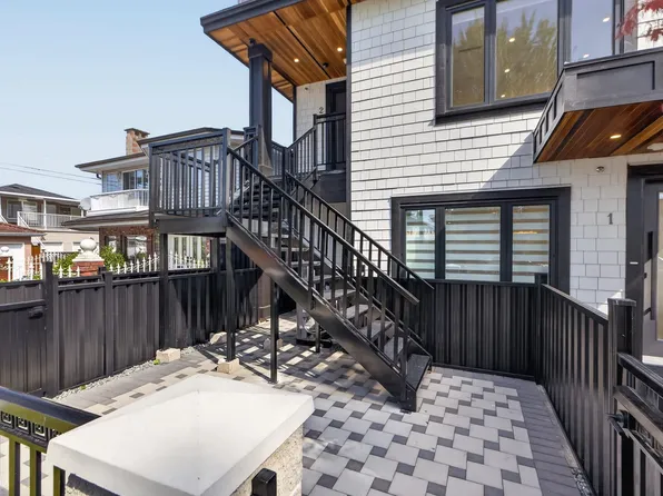 2035 E 51st Ave #2, Vancouver, BC V5P 1W2