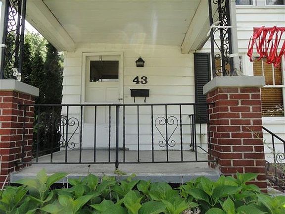2.5. 43 Illinois Front Porch
