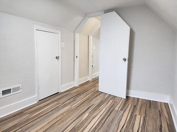 5th image of 4903 NE Vivion Rd