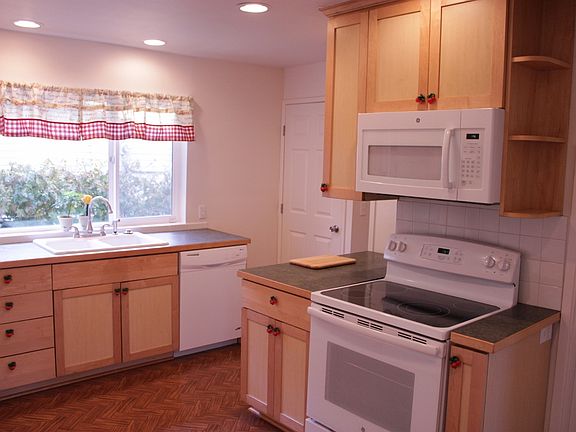 4th image of 1113 Pleasant Ave