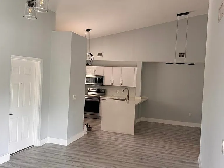 6936 SW 39th St #D203 — Photo 13