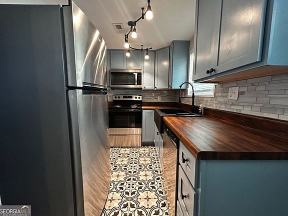 3rd image of 418 Walter St NW #4