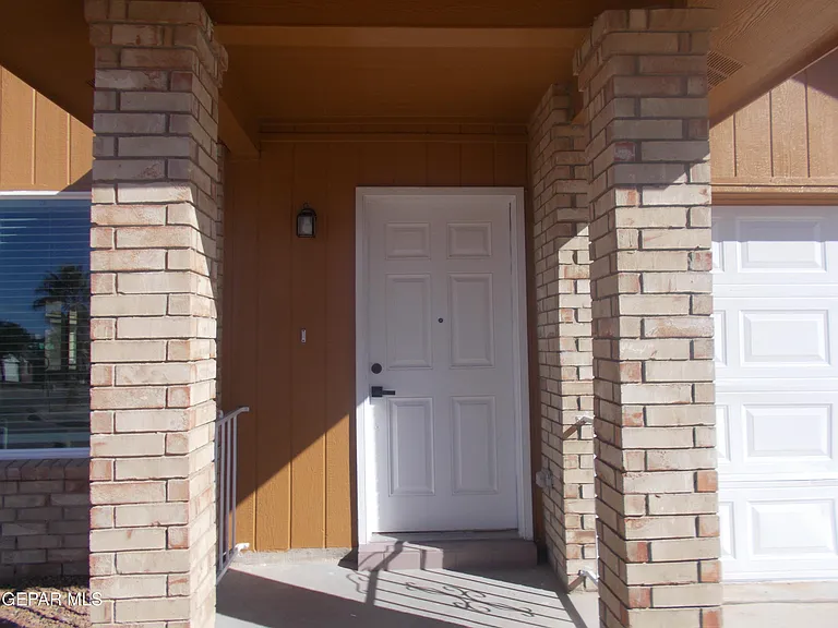 1860 Joan Francis Dr — Photo 33