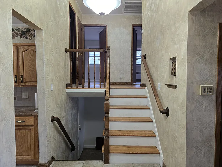1 Rosewood Dr — Photo 7