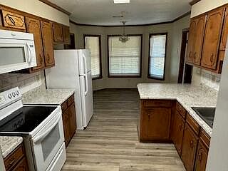 2nd image of 3905 Bowen Dr