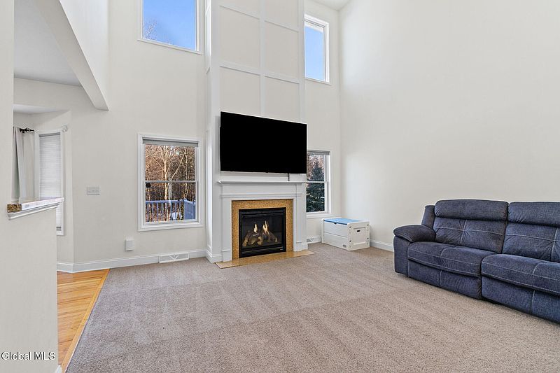 4th image of 256 N Alandale Avenue