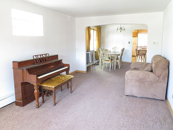 Living room/dining room