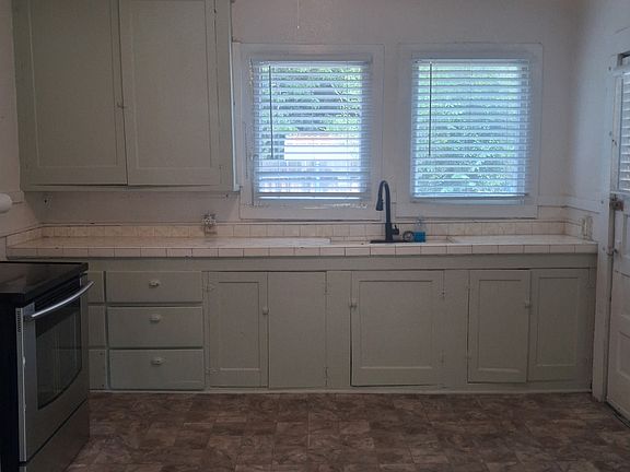 2nd image of 209 N 19th St