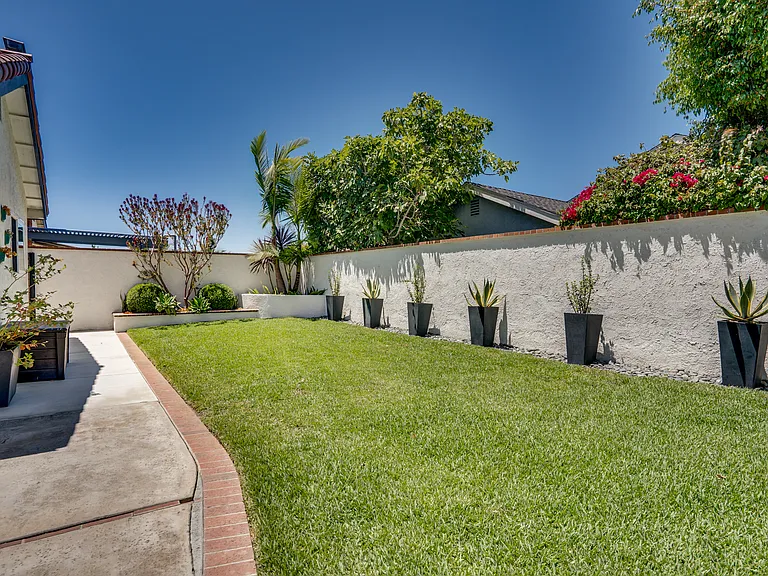 7201 Slater Ave — Photo 30