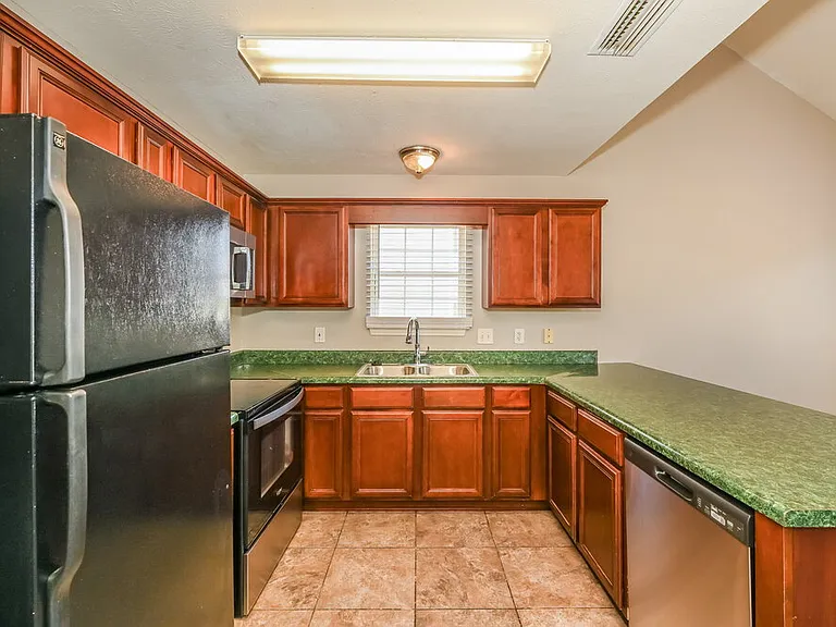 1303 Tonya Dr — Photo 8
