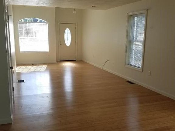 Living room (similar unit)