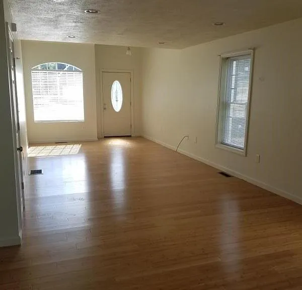 Living room (similar unit)