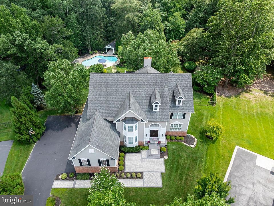 1st image of 37 Foxcroft Way