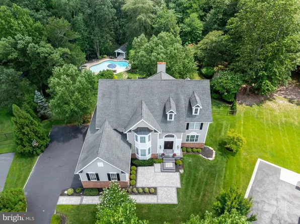 37 Foxcroft Way, Mount Laurel, NJ 08054