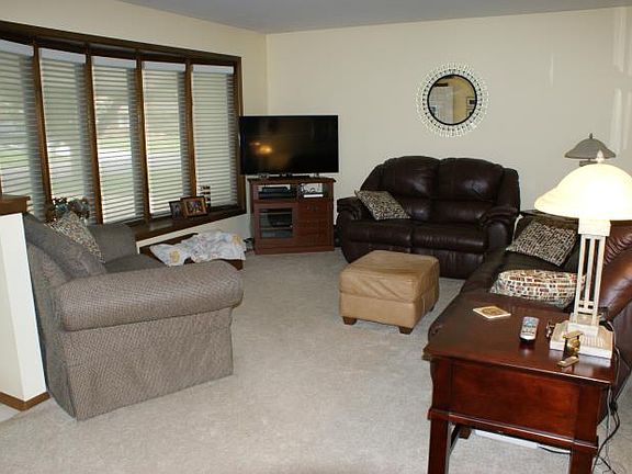 4th image of 752 Sussex Dr