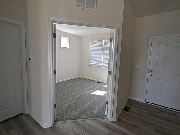 4th image of 405 Cottontail Ct