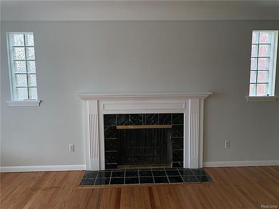 3rd image of 22000 Edmunton St
