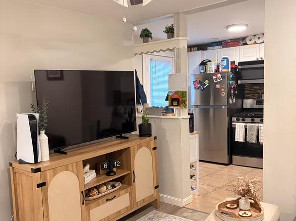 254 Hurley St #1R, Cambridge, MA 02141