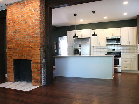 3rd image of 723 Siebert St