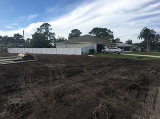826 SE Starflower Ave, Port Saint Lucie, FL 34983
