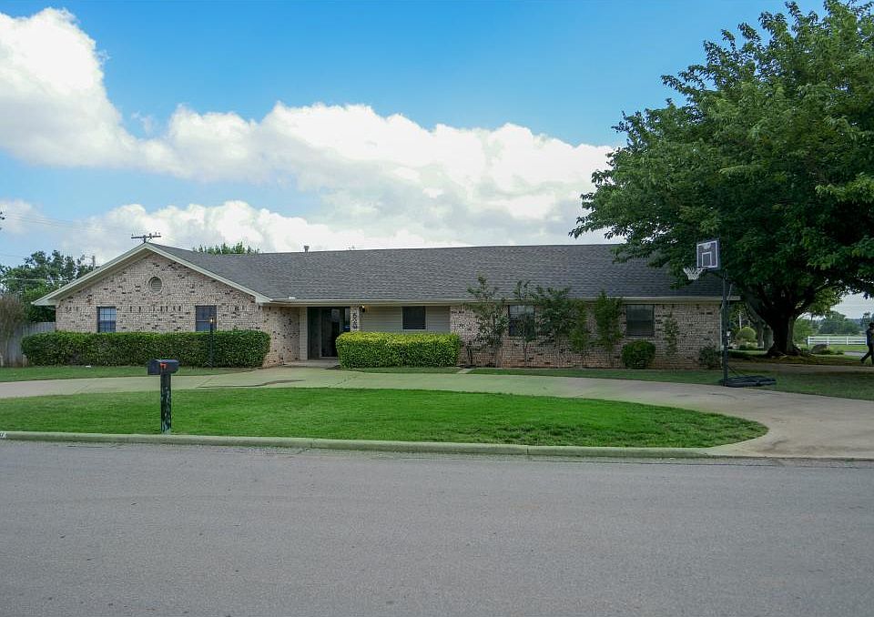 1st image of 520 Kimberly Dr
