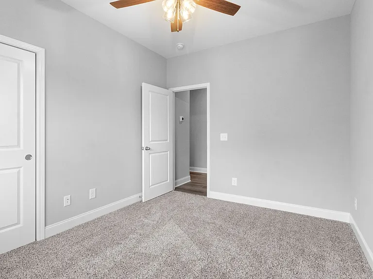 930 Crossland Ave — Photo 15