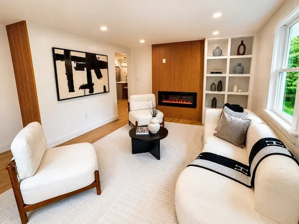 315 Lake Dr, South Hamilton, MA 01982