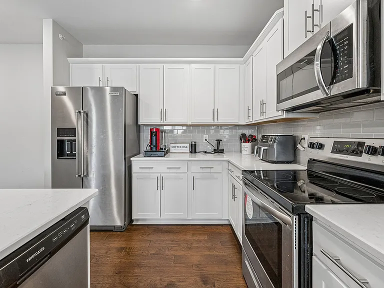 1801 Shadow Green Dr #304 — Photo 12