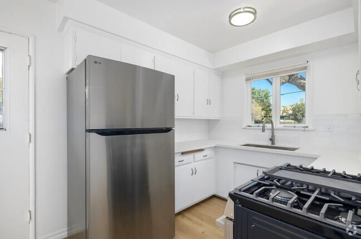 1 bed, 765 sqft, $1,950 — Photo 3