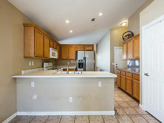 4th image of 9033 Medicine Wheel Ave