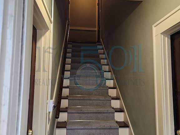 3rd image of 1305 Kavanaugh Blvd APT D