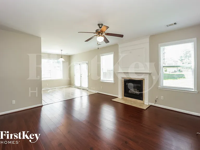 7297 Basalt Dr — Photo 3