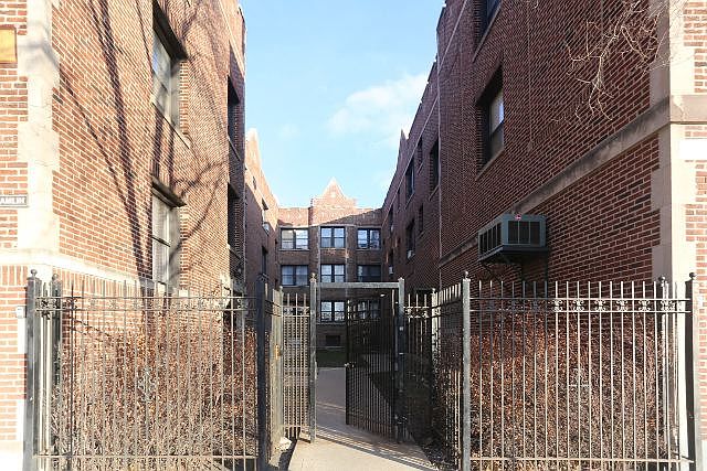 1st image of 3121 N Hamlin Ave #H4
