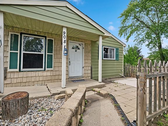 2nd image of 908 Diana Ct