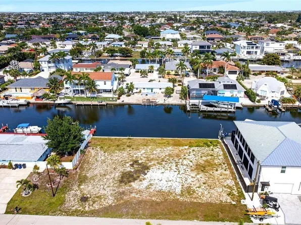 12262 Moon Shell Dr, Matlacha Isles, FL 33991
