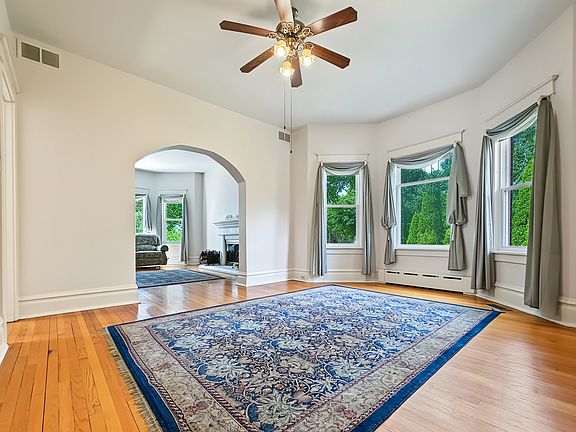 5th image of 695 Prairie Ave