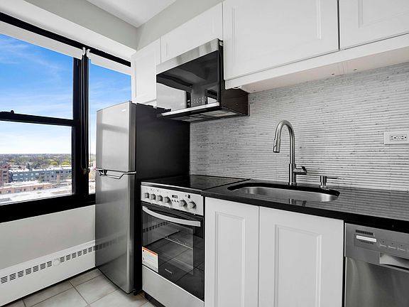 5th image of 6030 N Sheridan Rd APT 1307