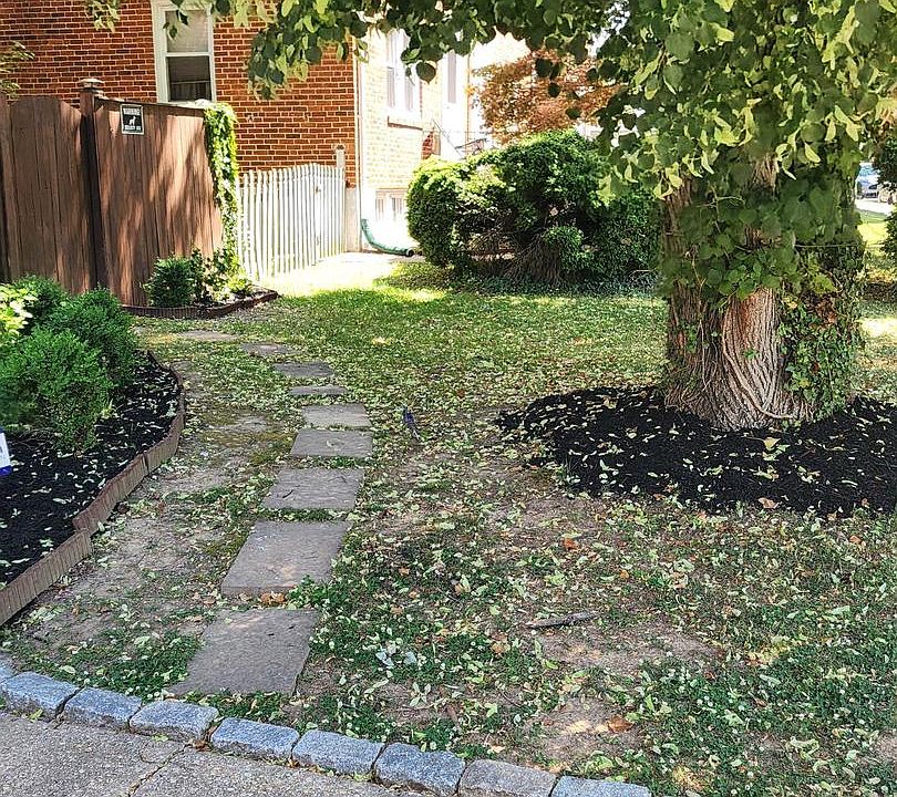 2nd image of 910 Dartmouth Rd