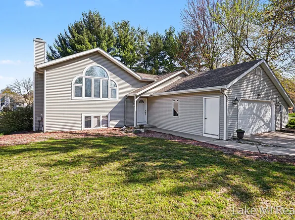 429 Pine Lake Ct, Holland, MI 49424