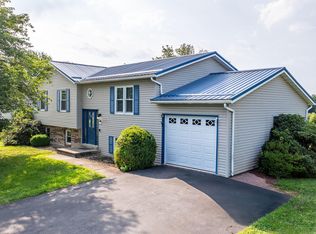 219 Lamplight Ln, Lewisburg, PA 17837