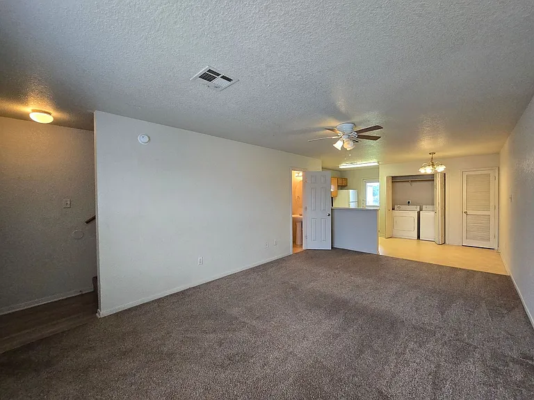 1603 Dugger Cir #B — Photo 5