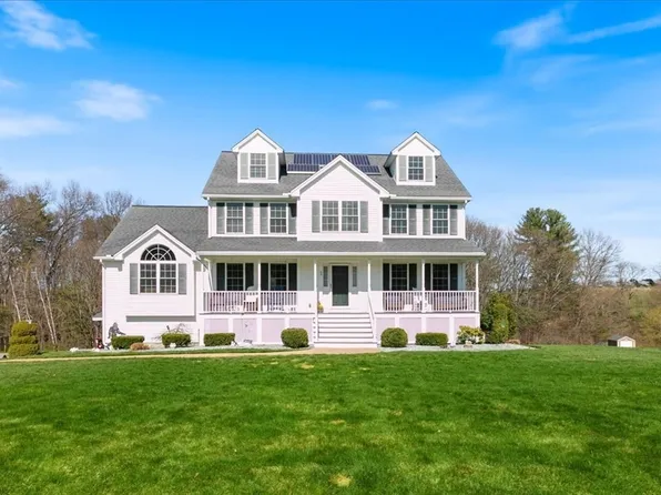 26 Lisa Ln, Haverhill, MA 01835