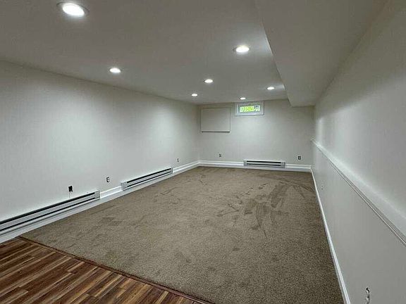 3rd image of 10 Pinebrook Dr