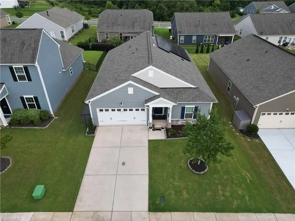 179 Willow Valley Dr, Mooresville, NC 28115