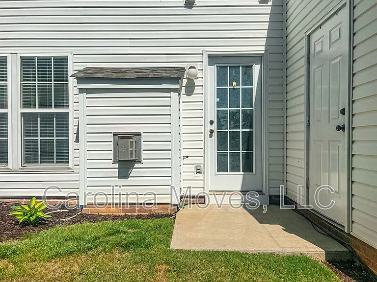 223 Spring Crossing Cir — Photo 15