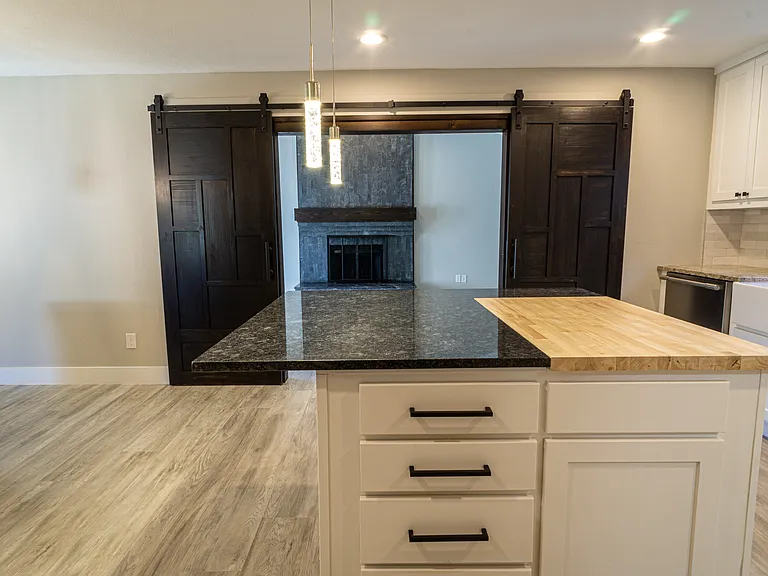 727 Gaylewood Dr — Photo 2