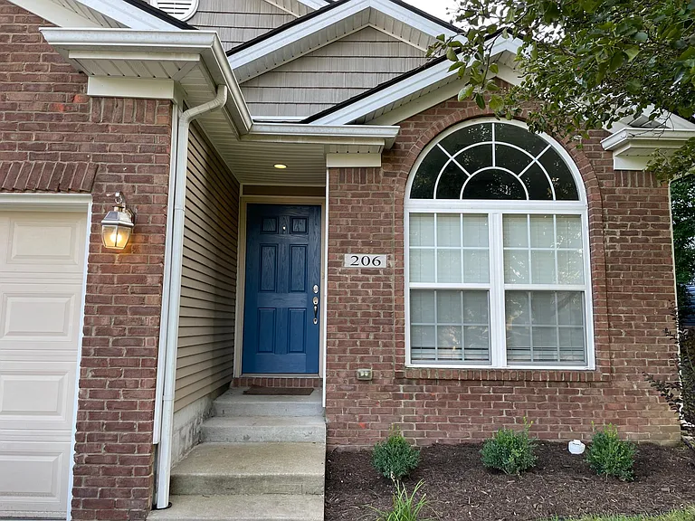 206 Skyline Dr — Photo 2