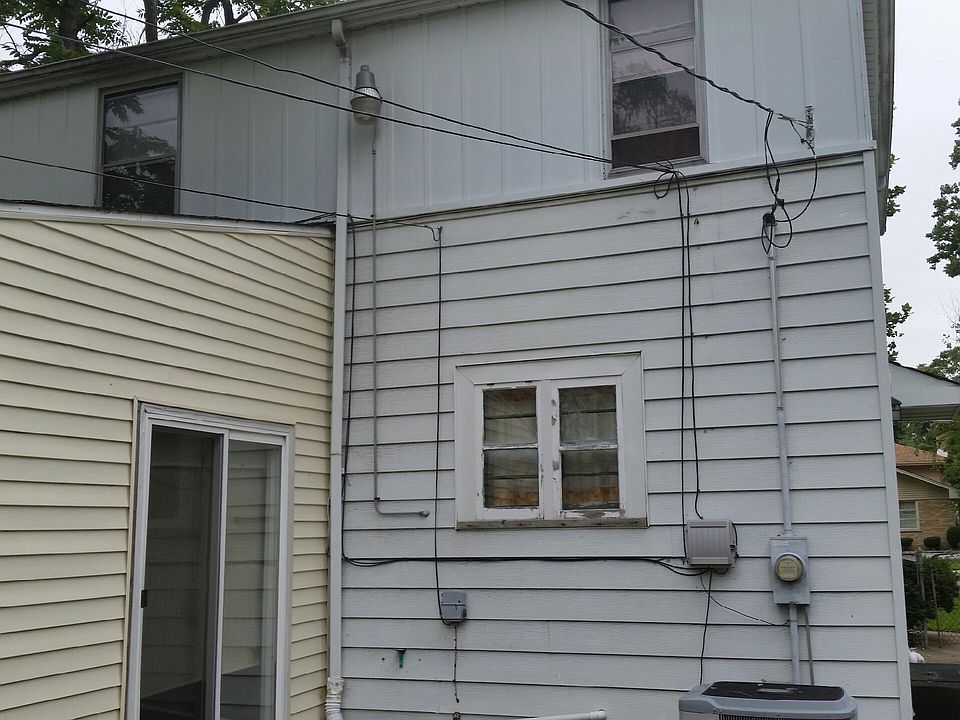 2nd image of 15031 Ashland Ave #House