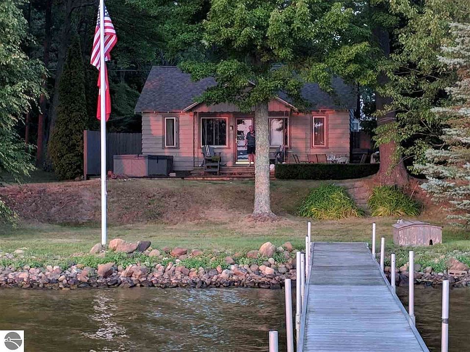 1st image of 709 E Lake Mitchell Dr