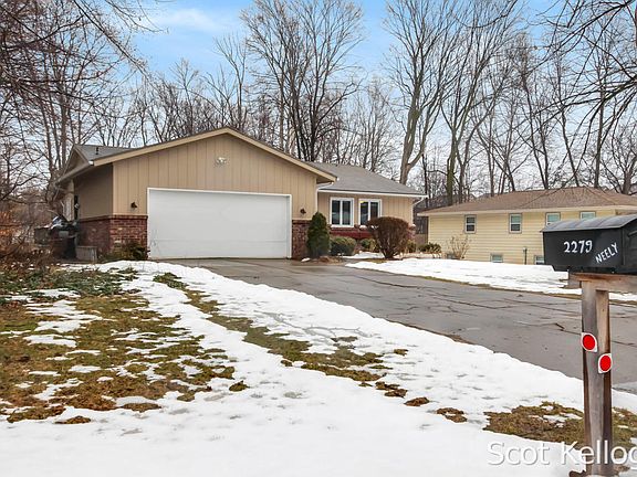 3rd image of 2279 Timberwood Dr SE